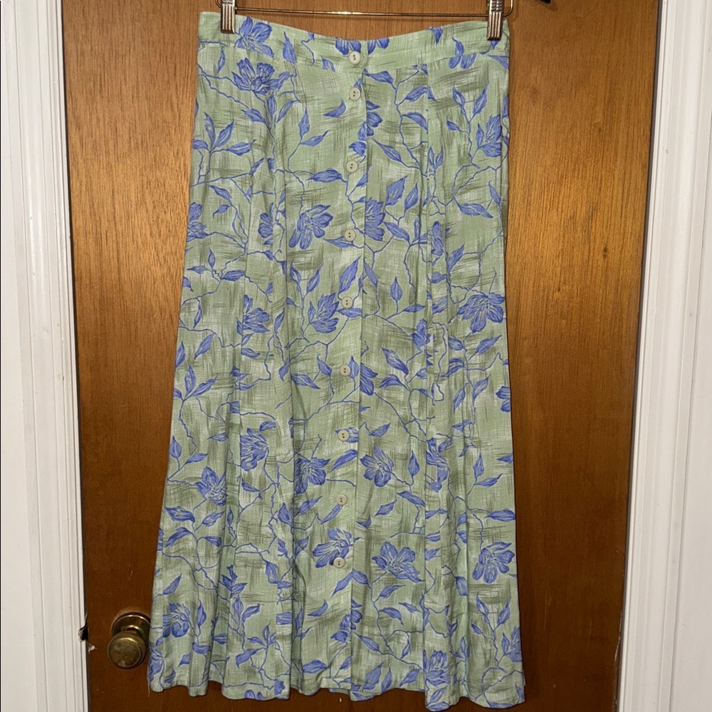 •SAG HARBOR•SAGE GREEN WITH BLUE FLORAL A-LINE MIDI SKIRT SIZE PETITE MEDIUM EUC - Picture 4 of 10
